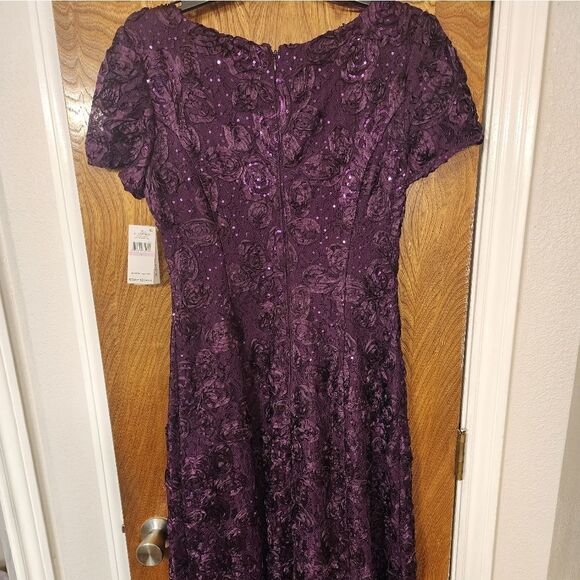 Alex Evenings Petite Long Rosette A-Line Gown with Sequin Detail - Picture 4 of 8